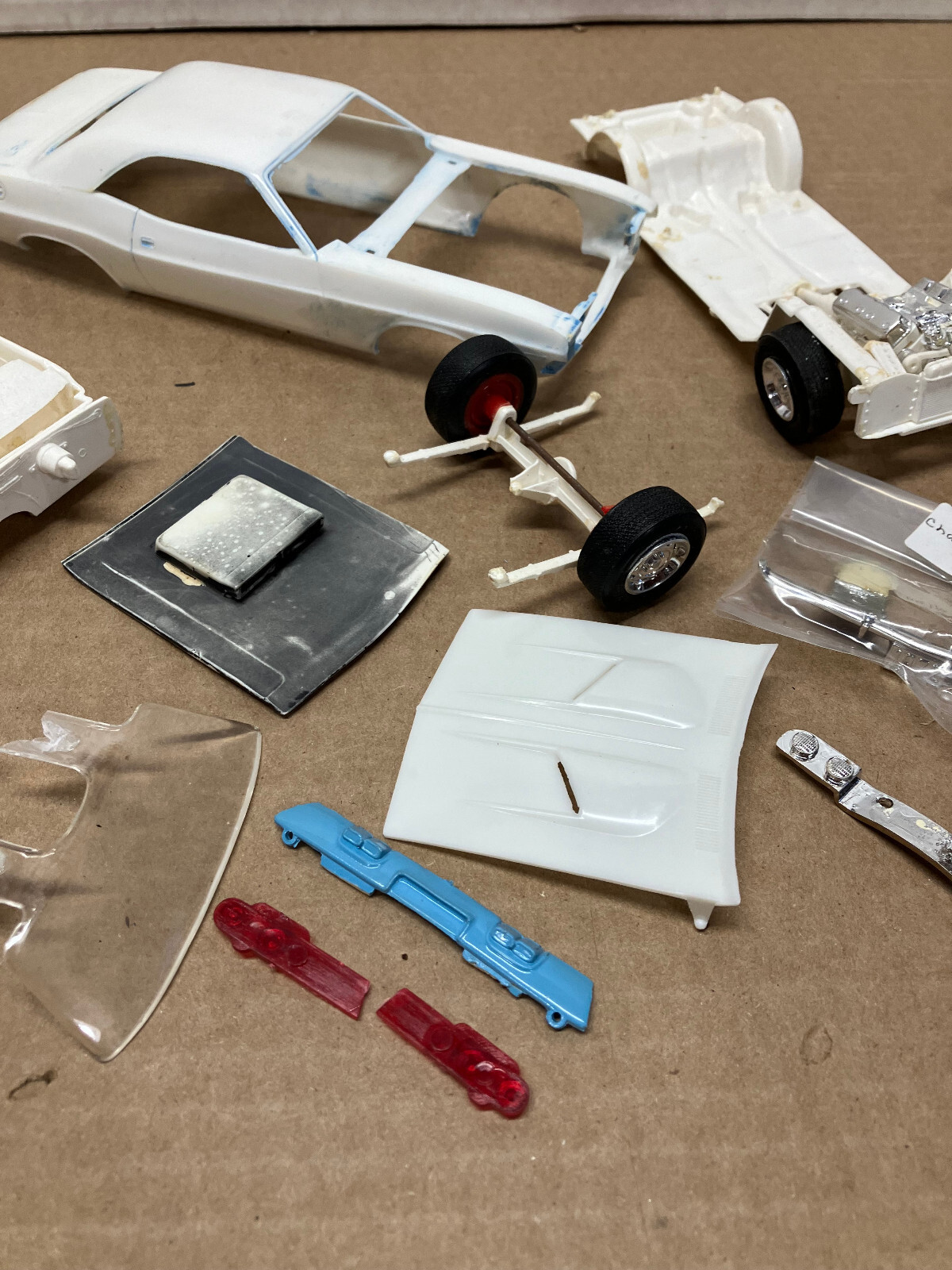 VINTAGE ORIGINAL 1/25 SCALE MPC 1972 DODGE CHALLENGER JUNKYARD PARTS