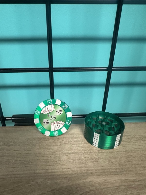 1.6" Novelty Poker Chip Herb Crusher Spice Grinder 3 Parts USA SELLER