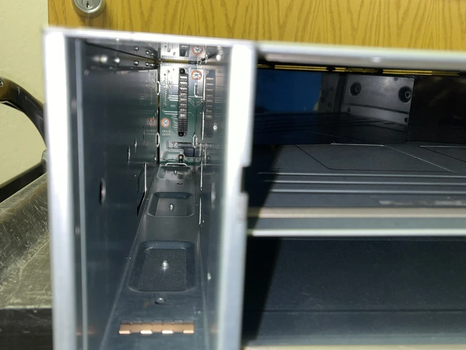 NETAPP NAF-1601 FAS8200 AFF-A300 CHASSIS EMPTY BAREBONE - Image 3 of 4