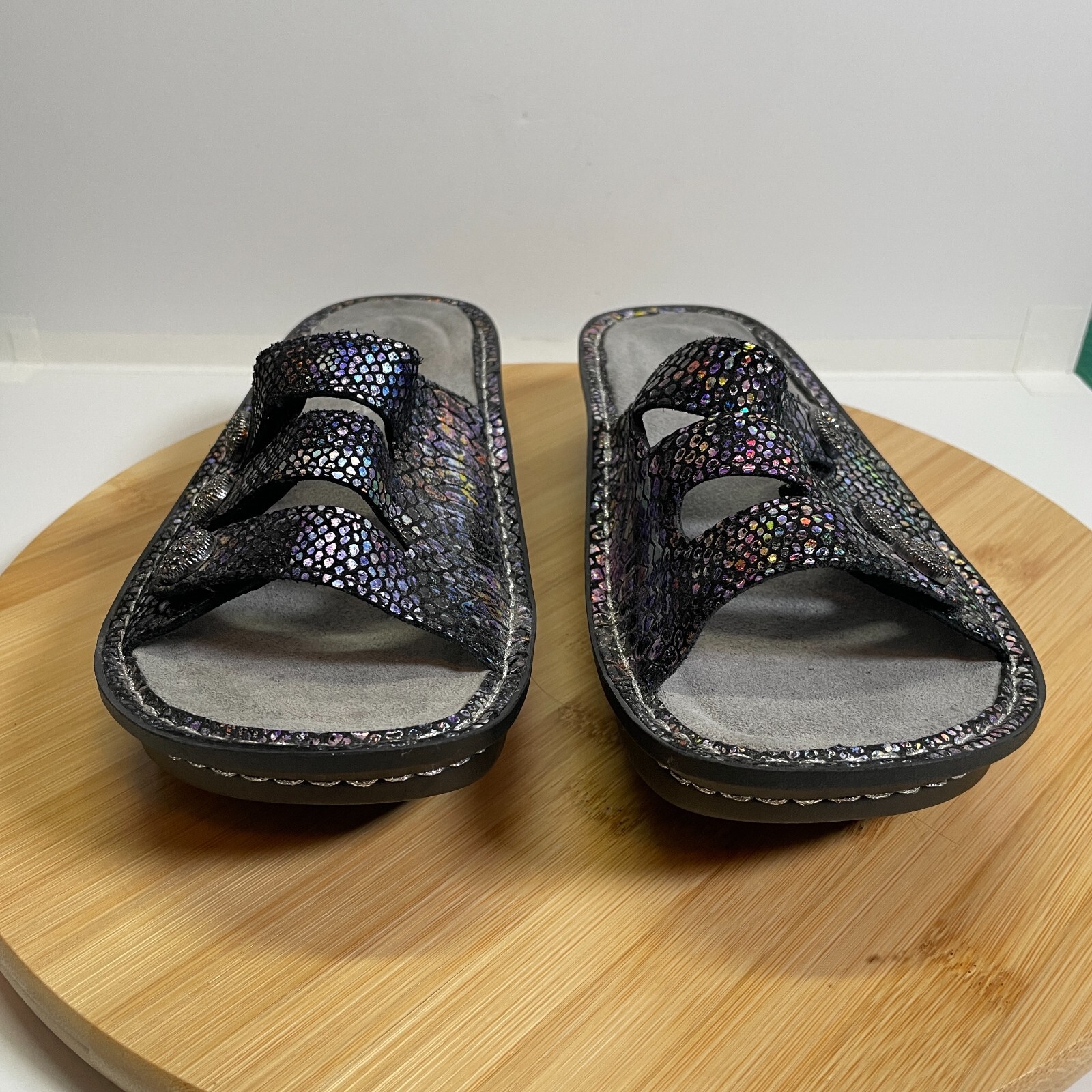 APL Alegria EU 37 US 7 sandalo nero metallizzato Kacee tre cinturini suola comoda slide