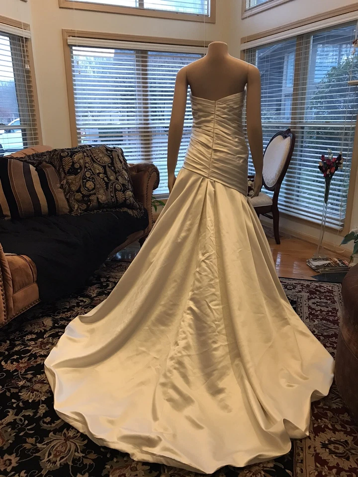 Свадебное платье Lovelle By Lazaro 👗 цвет слоновой кости размер 16 новое с бирками.  Образец платья - Изображение 2 из 4