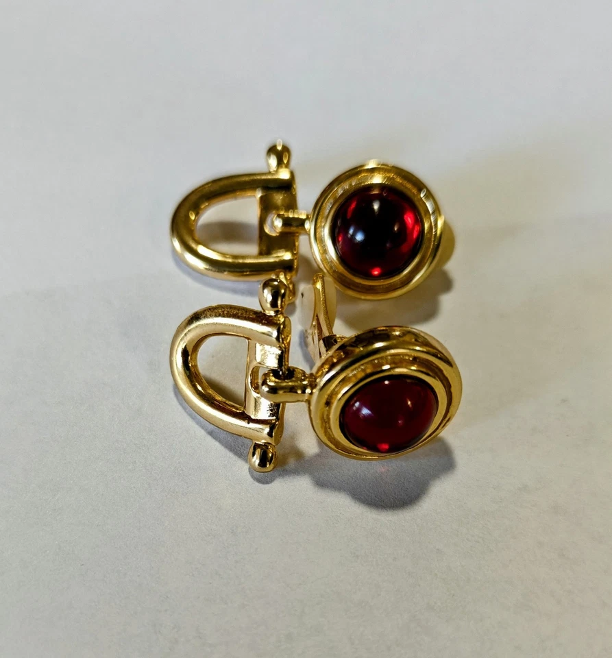 AIGNER RED LUCITE GOLD TONE Door Knocker Earrings Vintage Clip-On EXC. A - Imagem 4 de 4