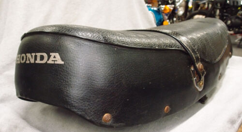 Honda 1972-74 CB450 Seat, very good cond, no tears or rips, w/hardware attached