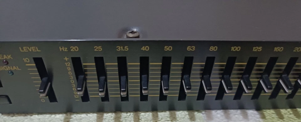 YAMAHA GQ1031C Graphic Equalizer Band High Pass Filter - Image 3 of 4