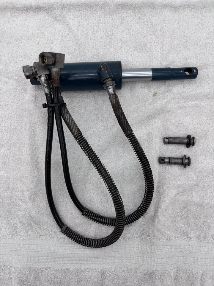 Kubota G6200 66061-36500 HST Mower Deck Lift Hydraulic Cylinder & Hoses - Image 3 of 4