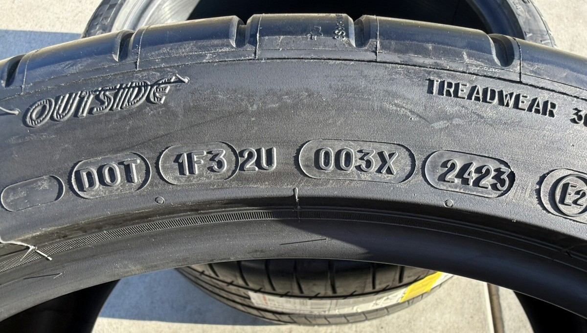 Set of TWO BRAND NEW 325/30ZR21 108Y Michelin Pilot Super Sport