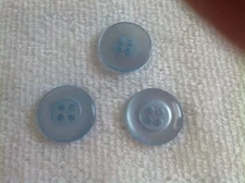 NEW 25 PC BAG 3/4 INCH LT. BLUE  PEARL FINISH  4 HOLE BUTTON