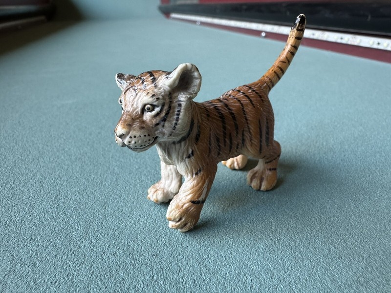 Schleich ORANGE TIGER CUB Wildlife Safari Baby Figure 2003 Retired 14319 Toy