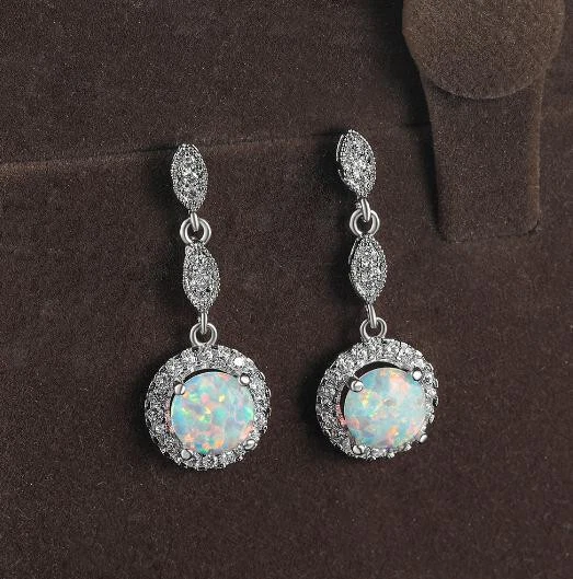 Preciosos aretes colgantes redondos de plata con piedras preciosas de ópalo de fuego blanco de 2 piedras de Navidad Foto 3 de 4