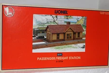 LIONEL #12734 PASSENGER/FREIGHT STATION KIT
