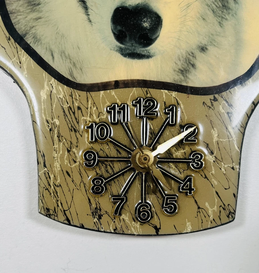 Vintage Wolf Arrowhead Wall Clock Rustic Cabin Decor Wildlife Made in USA VTG - Image 4 of 4