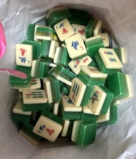 VTG White Green 3 Layer Plastic Acrylic Mahjong Mah Jong Tiles 145 Tiles & DICE