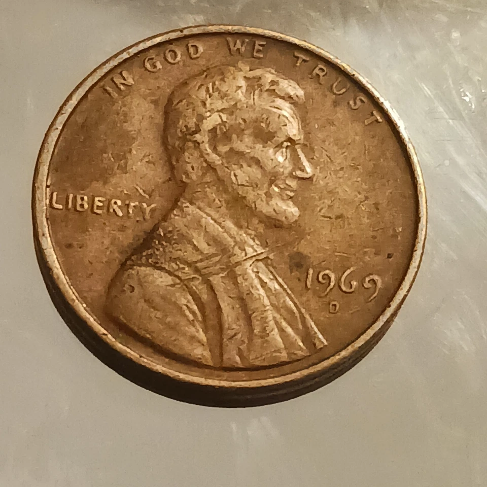 RARE 1969 Lincoln Memorial Penny D Mint Mark With Floating Roof, no FG, wide A M - Image 2 of 4