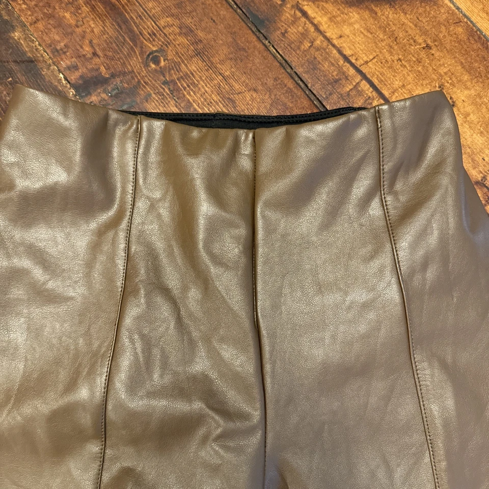 Pantalones para mujer LYSSE marrón imitación cuero talla pequeña Foto 2 de 4