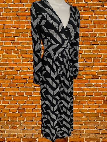 M&S COLLECTION UK 8 BLACK WHITE MIX BLOUSON LONG SLEEVED V NECK LONG TEA DRESS - Picture 2 of 8