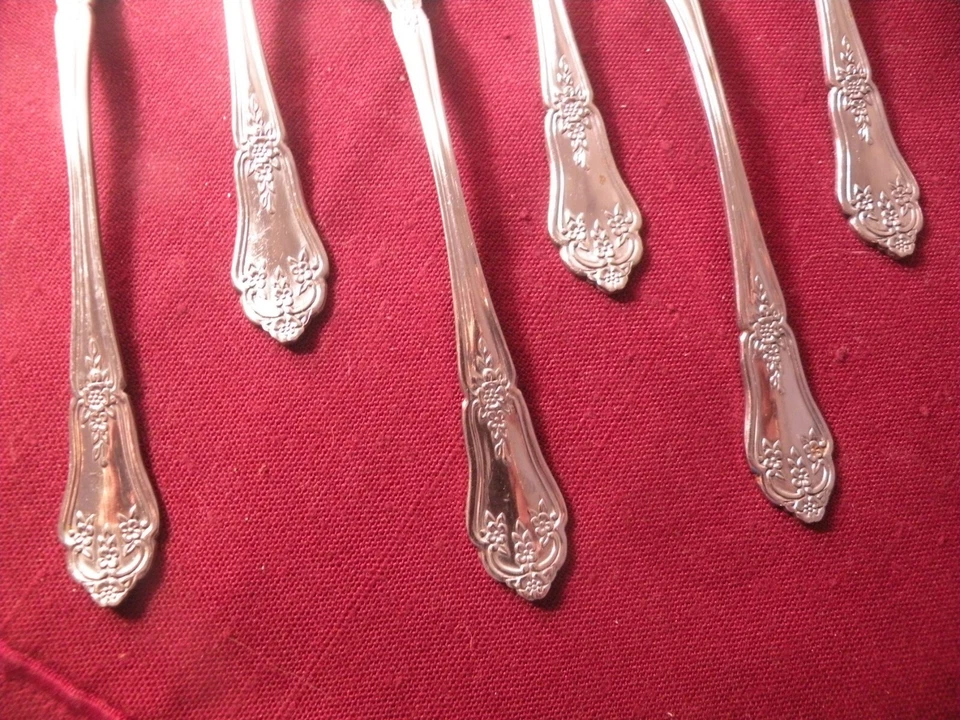 8 cucharaditas de acero inoxidable Stanley Roberts Rogers Alexis cubiertos brillantes 6 1/8" Foto 4 de 4