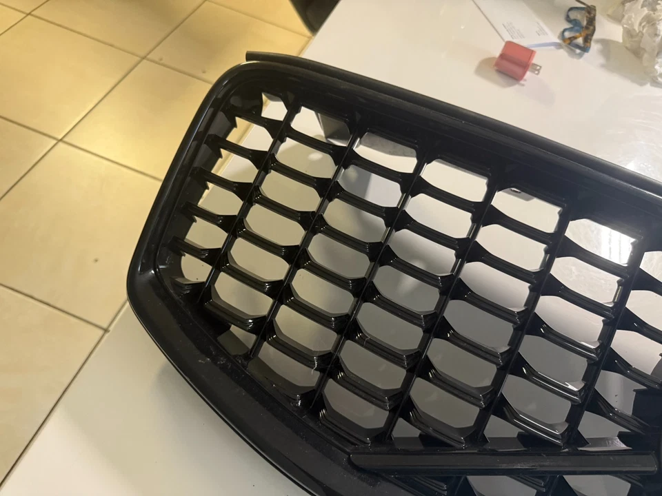 2022 2023 Volvo XC60 Upper Grille R-Design  32133812 OEM Foto 4 de 4