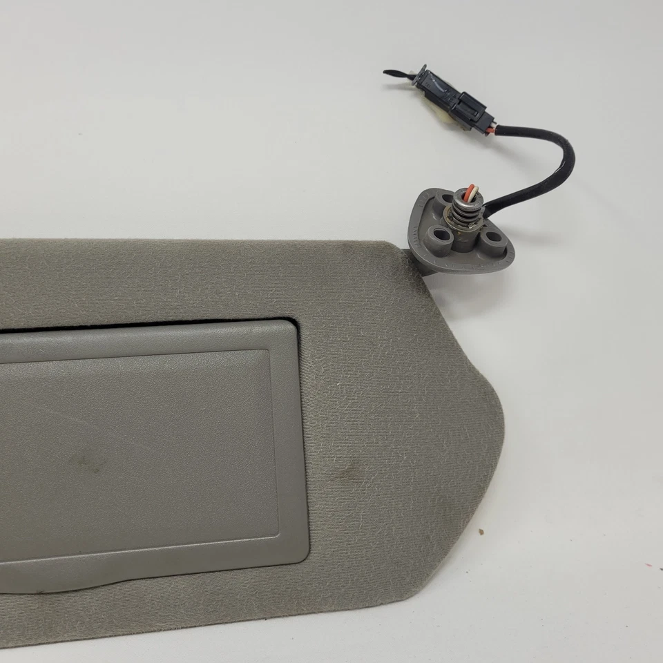 00-05 Chevrolet Impala pasajero lado derecho parasol gris Foto 3 de 4