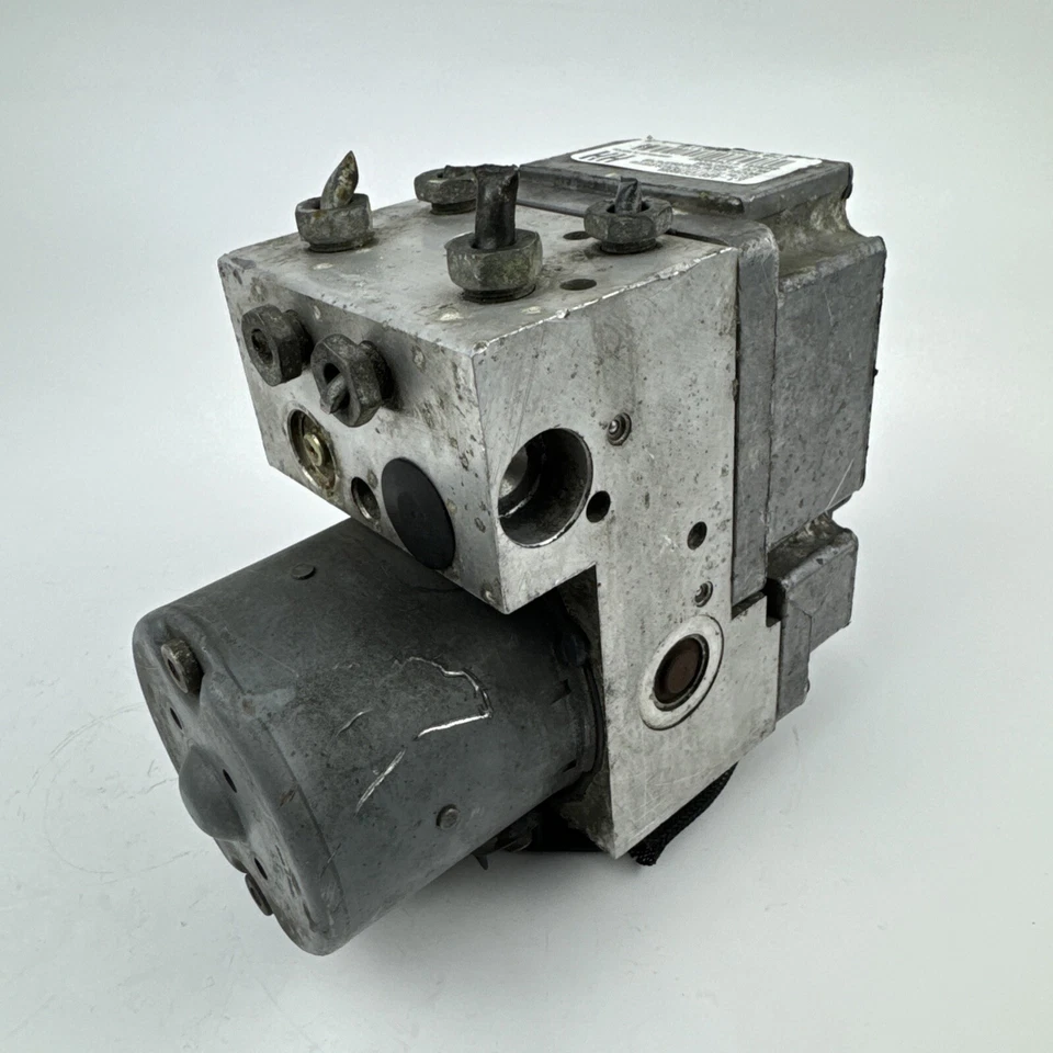 Módulo de bomba de freno ABS antibloqueo Cadillac Deville 2000-2005 plateado OEM 25697696 Foto 4 de 4