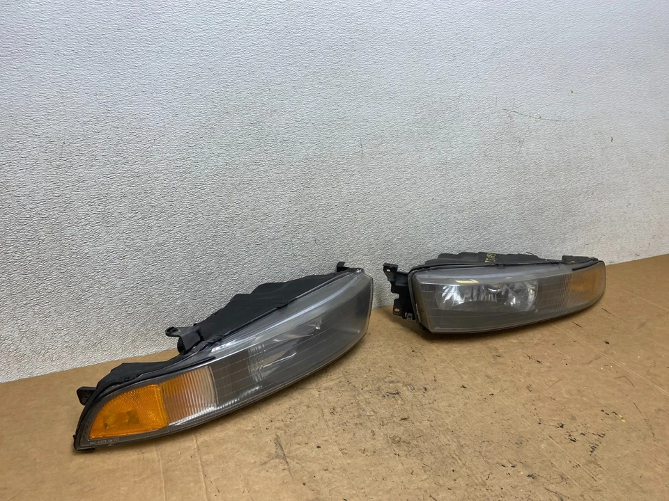 2002 to 2003 Mitsubishi Galant Left+Right Side Headlights T5183 DW - Image 3 of 4