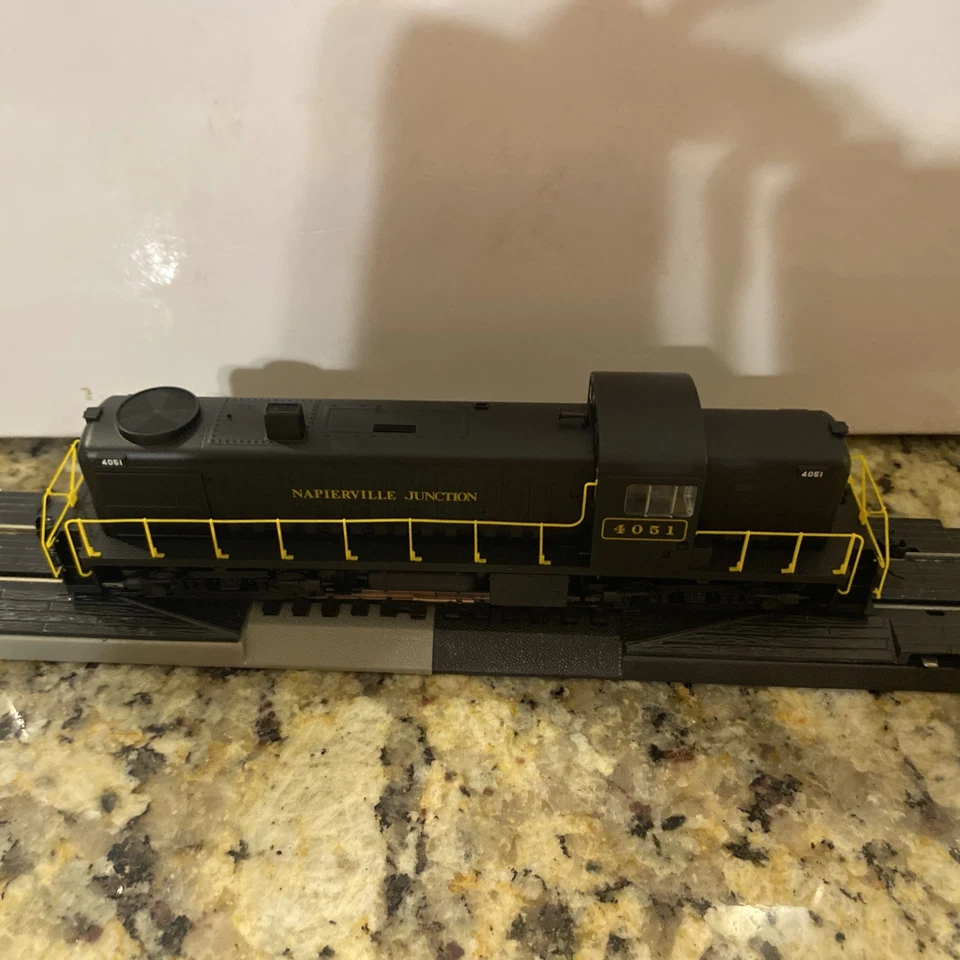 PROTO 1000 SERIES #886010 RS2 Napierville HO scale diesel locomotive - Image 4 of 4