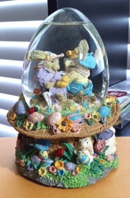 Spring Easter Bunny Artist Rabbit Musical Snow Globe Here Comes Peter Cottontail