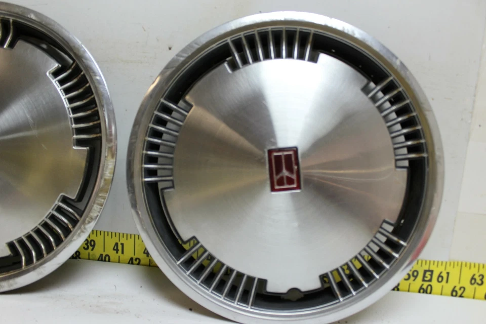 二手原始设备制造商通用 15 英寸轮毂盖 25550334 1991 - 93 奥兹莫比尔 88 98 定制巡洋舰 (3560) — 第 4/4 张图片