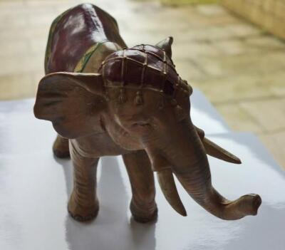 *Elefant in aus Keramik weiße Stoßzähne Modeleur Fontanini Italien 1992