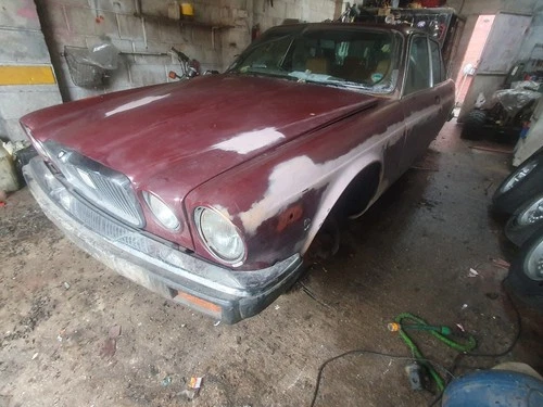 Jaguar Sovereign Series 3 4.2 Straight 6 Barn Find,  Restoration Quick Sale 1983 - Picture 2 of 24
