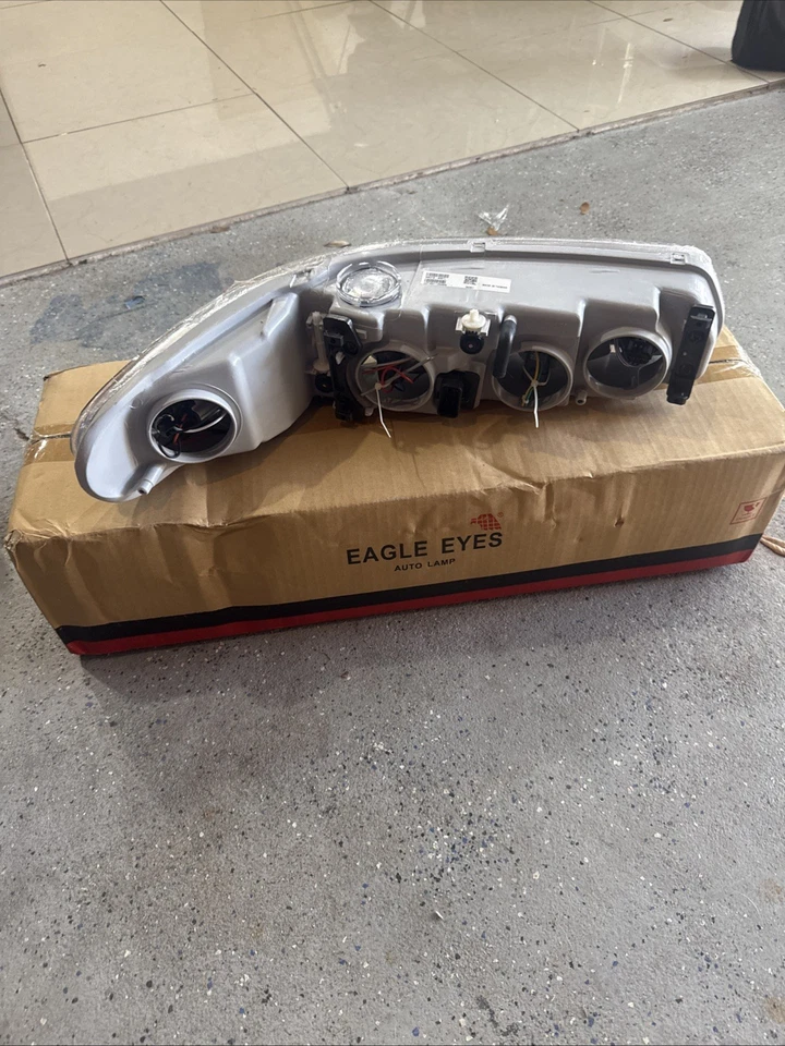 Левая и правая фары для Buick Century 1997-2005 галогенные с угловой лампой - Изображение 4 из 4