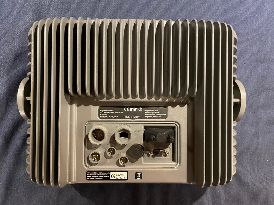 Raymarine E120 E-Series Classic Chartplotter (E02013) w/ Cables - Image 2 of 4