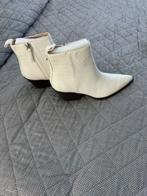 Steve Madden Women's Pointed White Booties Snake Skin Print Size 6.5 NEW NO BOX