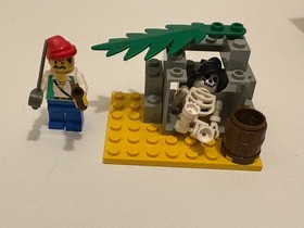 LEGO Pirates: 6232 Skeleton Crew 100% Complete with Instructions & Box