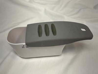 Pampered Chef Adjustable Sliding Measuring Cup 1/4 to 1 Cup Slide Dry Scoop USA