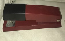 BOSTITCH VINTAGE DESK STAPLER BURGUNDY