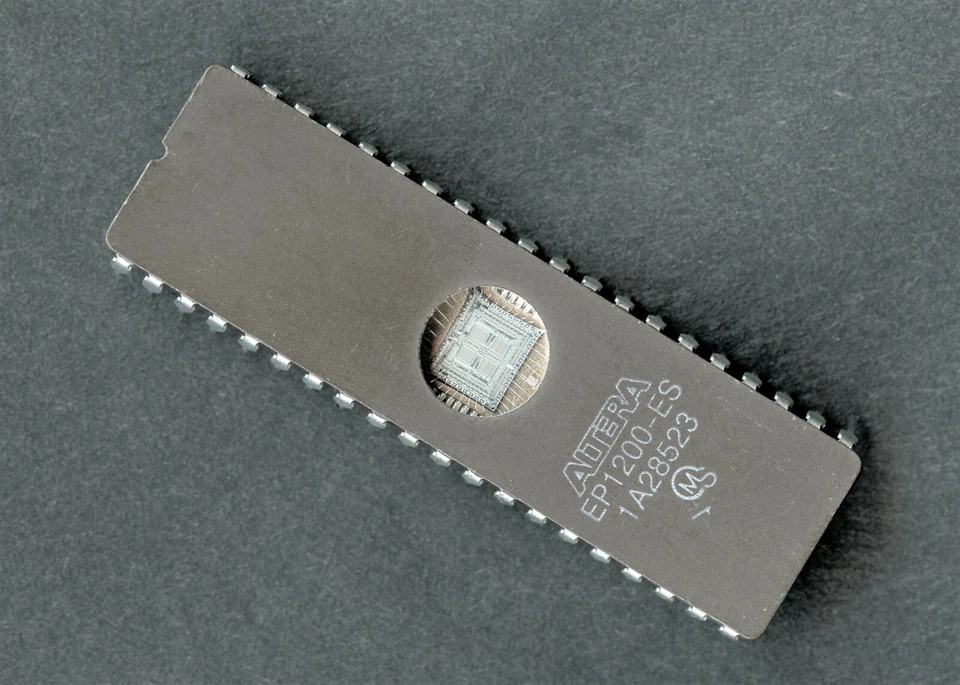 ALTERA - EP1200-ES - Programmable Logic Device PULLS clean "NOS"