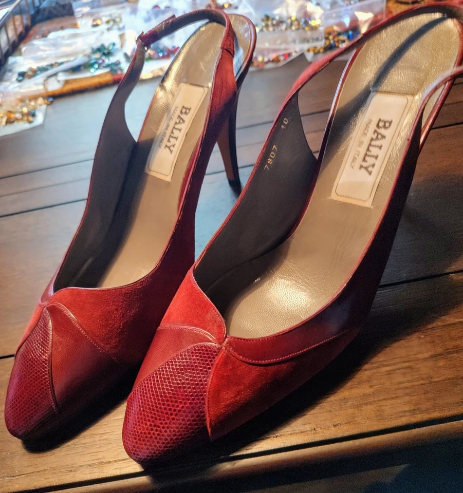 Zapatos de salón BALLY de colección hechos en Italia cuero borgoña y gamuza tacón alto con honda trasera 10M Foto 2 de 4