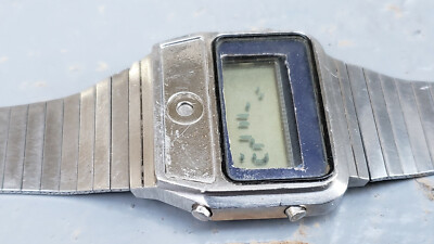 VINTAGE RARE OMEGA MEMOMASTER LCD QUARTZ MENS STEEL WATCH FOR