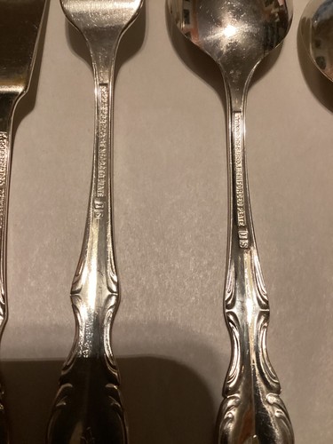 Rogers Bros. -IS Southern Splendor  Silverplate, Five Pieces of Flatware - Picture 18 of 24
