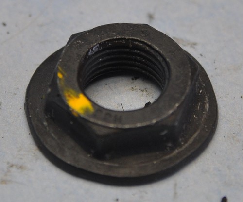 VW Polo 6N2 24er Mutter Zur Befestigung Lenkrad an Lenksäule #8240-B41