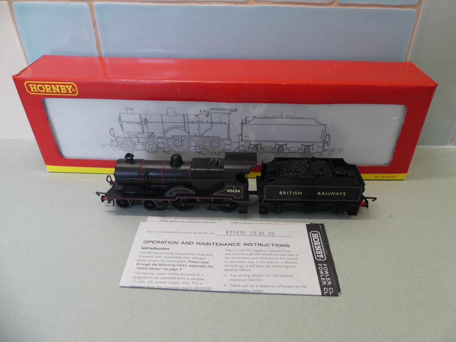 Hornby OO R2183B Class 2P BR Black 4-4-0 Locomotive and Tender R/N 40634 Boxed
