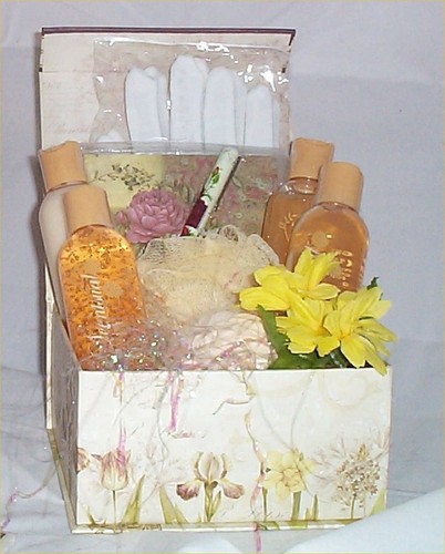 Gift Basket Women Spa Shabby Gifts Bath Lotion Soap Shower Gel Glove Vanilla Chi