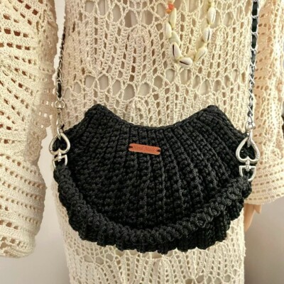 Petit Sac Pochette téléphone Portable « Coquillage » au crochet fait main  - Main Image