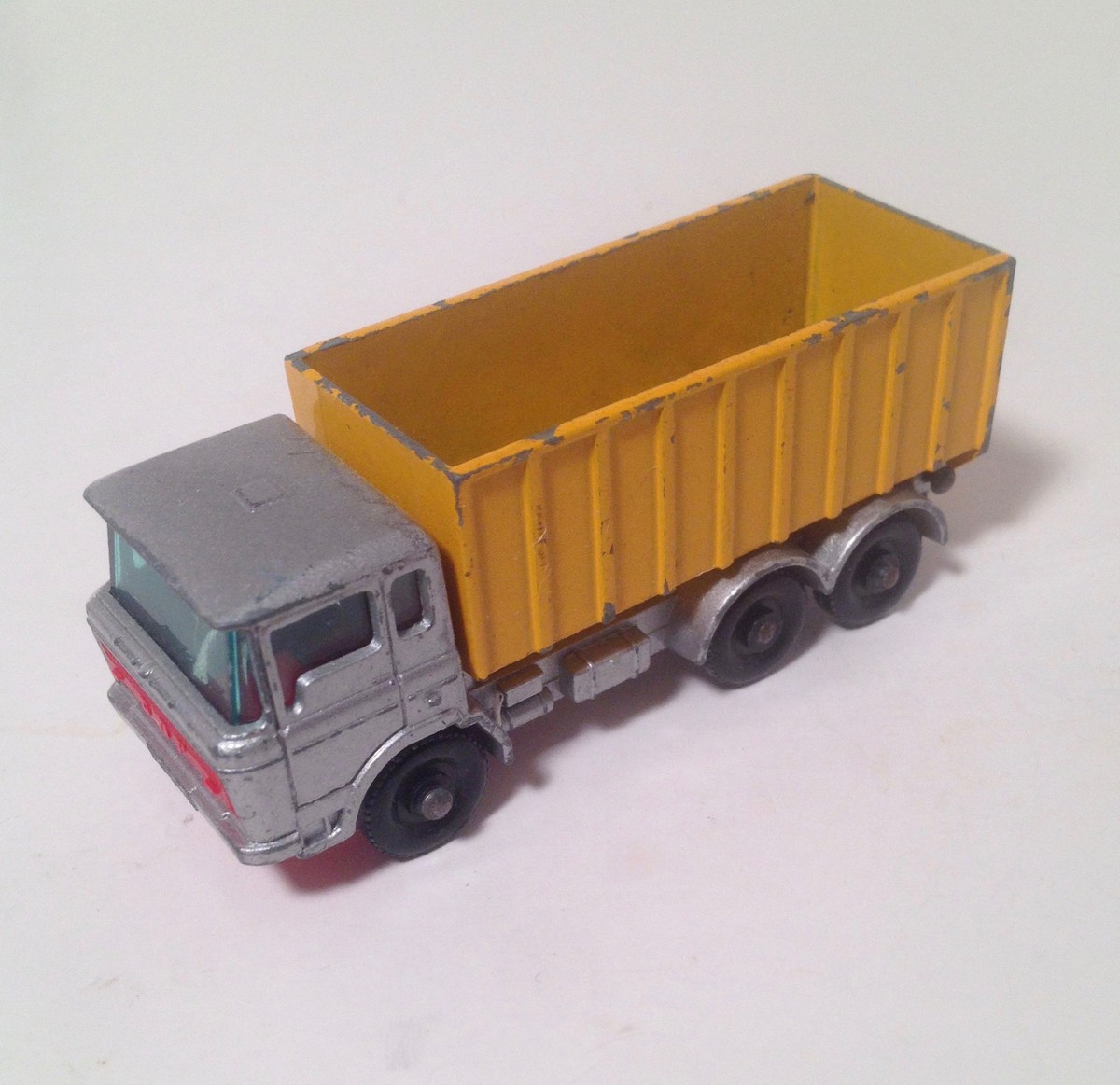 Matchbox Lesney No 47 Tipper Container Truck - Vintage 1968