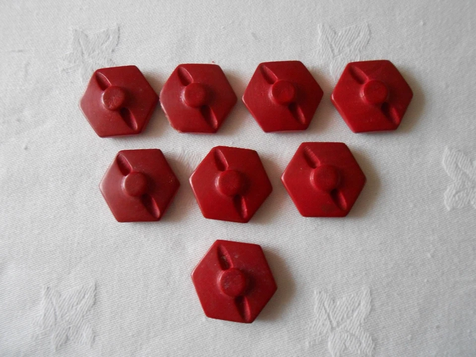 8 LARGE VINTAGE  BUTTONS  1950s/60s - Image 3 of 3