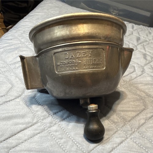 Dazey Speed Juicer Manual Metal Vintage/Retro Silver Citrus Juicer 16 oz