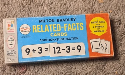 Vintage Milton Bradley Flash Karten Neu aus altem Lagerbestand Multiplikation/Division Mathematik 3,5" x 8" 45 Stck. - Bild 1 von 4