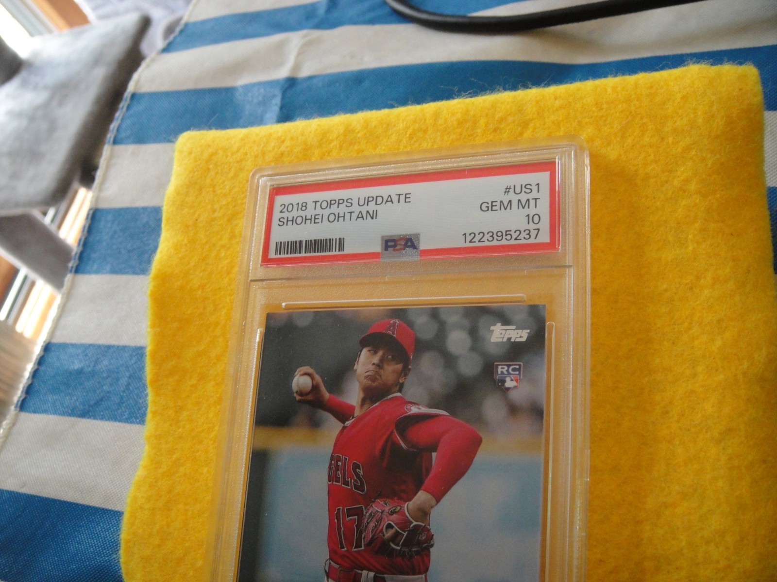 2018 Topps Update Series - Shohei Ohtani #US1 Pitching, Red Jersey (RC) PSA 10 view 9