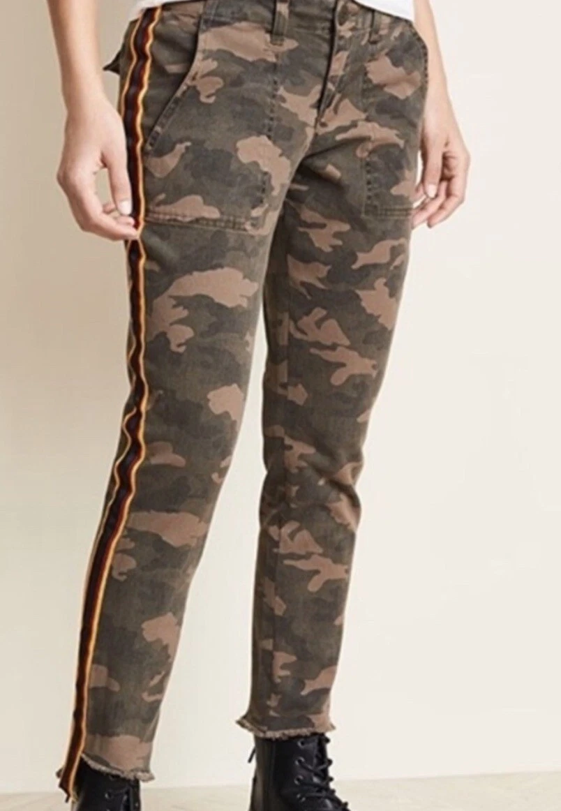 Camo pants shop with side stripe