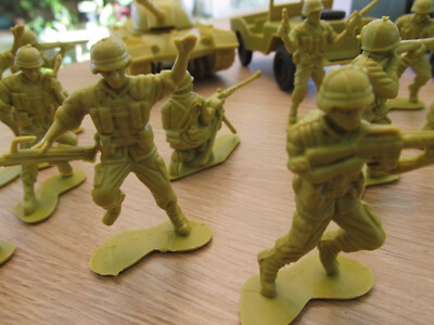 70 PC Set Vintage 1980's Plastic Toy Soldiers, Planes, Vehicles